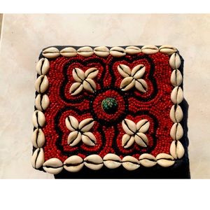 Vintage Shell Crossbody Purse